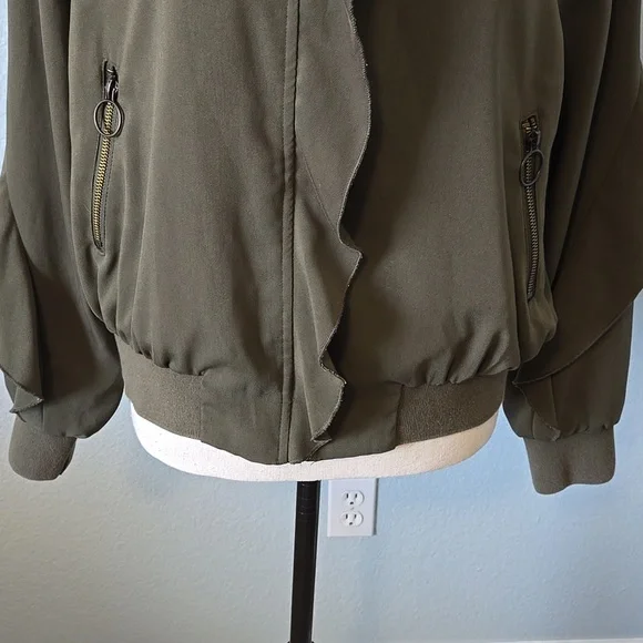 WHO WHAT WEAR Olive Bomber Jacket With Ruffles Bronze Zippered Pockets Sz LARGE - Picture 4 of 14